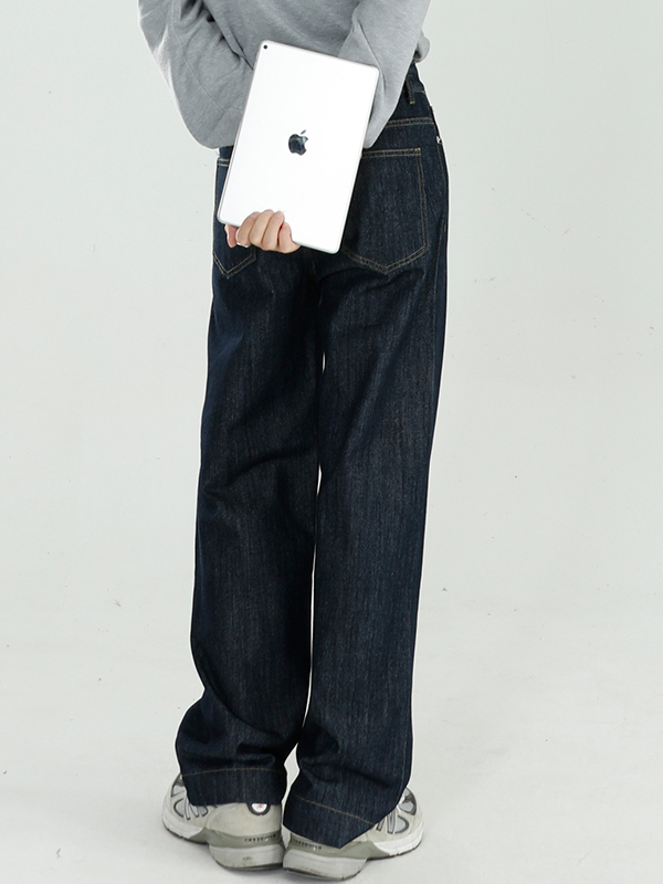 Herren-Jeans im Black Line Design mit geradem Bein-1