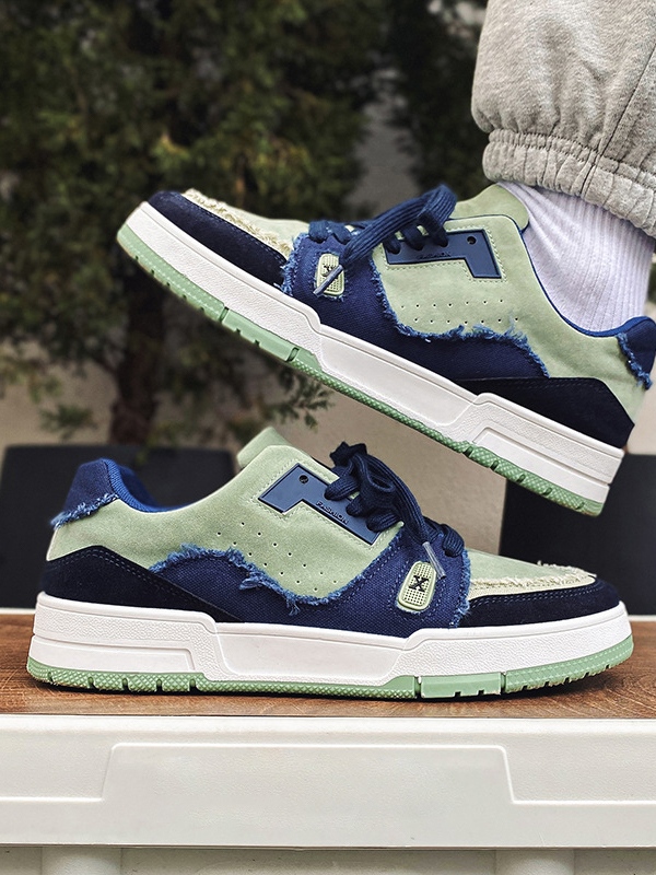 Herren-Sneaker mit kontrastierendem Einsatz und rohem Rand-4