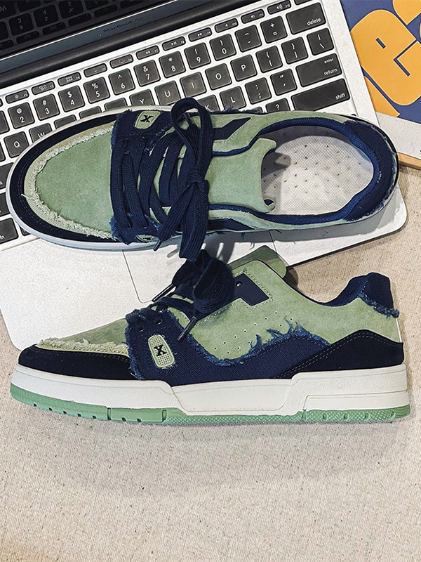 Herren-Sneaker mit kontrastierendem Einsatz und rohem Rand-1